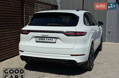 Внедорожник / Кроссовер Porsche Cayenne 2018 в 