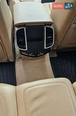 Внедорожник / Кроссовер Porsche Cayenne 2012 в 