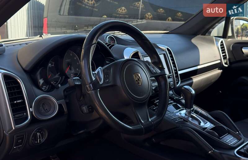 Позашляховик / Кросовер Porsche Cayenne 2014 в Києві