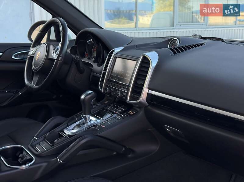 Позашляховик / Кросовер Porsche Cayenne 2014 в Києві