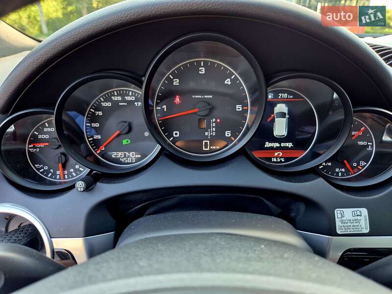 Внедорожник / Кроссовер Porsche Cayenne 2013 в Харькове