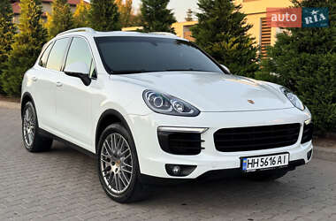 Внедорожник / Кроссовер Porsche Cayenne 2016 в 