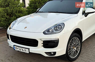 Внедорожник / Кроссовер Porsche Cayenne 2016 в 
