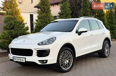 Внедорожник / Кроссовер Porsche Cayenne 2016 в 