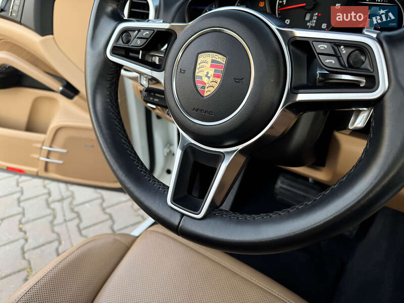 Позашляховик / Кросовер Porsche Cayenne 2016 в Одесі