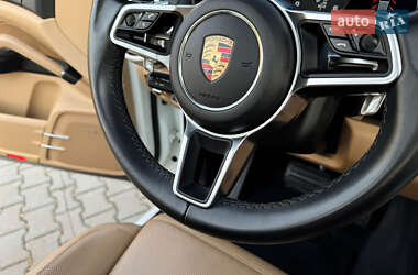 Внедорожник / Кроссовер Porsche Cayenne 2016 в 
