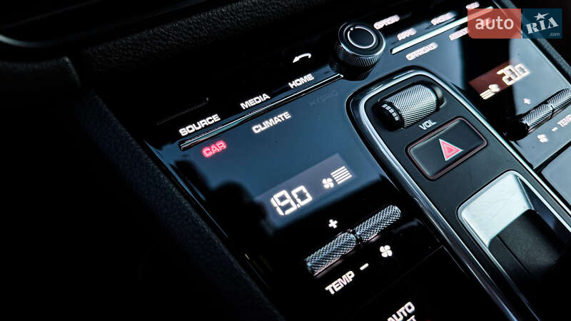 Внедорожник / Кроссовер Porsche Cayenne 2021 в Ровно
