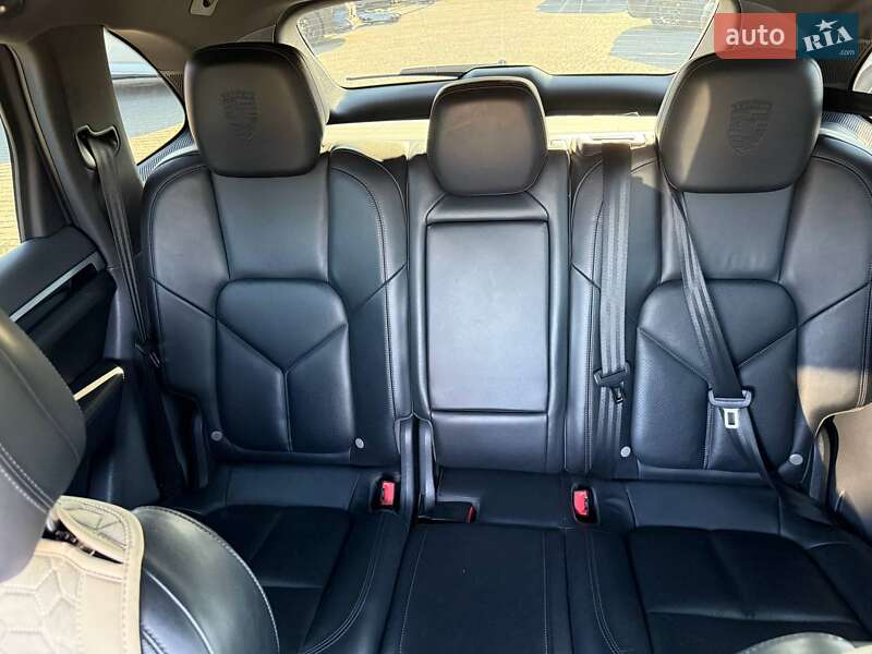 Позашляховик / Кросовер Porsche Cayenne 2013 в Одесі