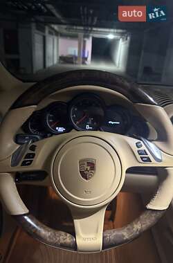 Внедорожник / Кроссовер Porsche Cayenne 2013 в 