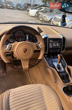 Внедорожник / Кроссовер Porsche Cayenne 2013 в 