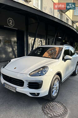 Внедорожник / Кроссовер Porsche Cayenne 2015 в 