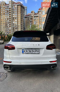 Внедорожник / Кроссовер Porsche Cayenne 2015 в 