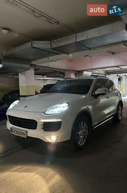 Внедорожник / Кроссовер Porsche Cayenne 2015 в 