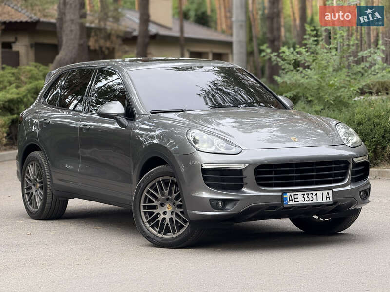 Внедорожник / Кроссовер Porsche Cayenne 2015 в Новомосковске