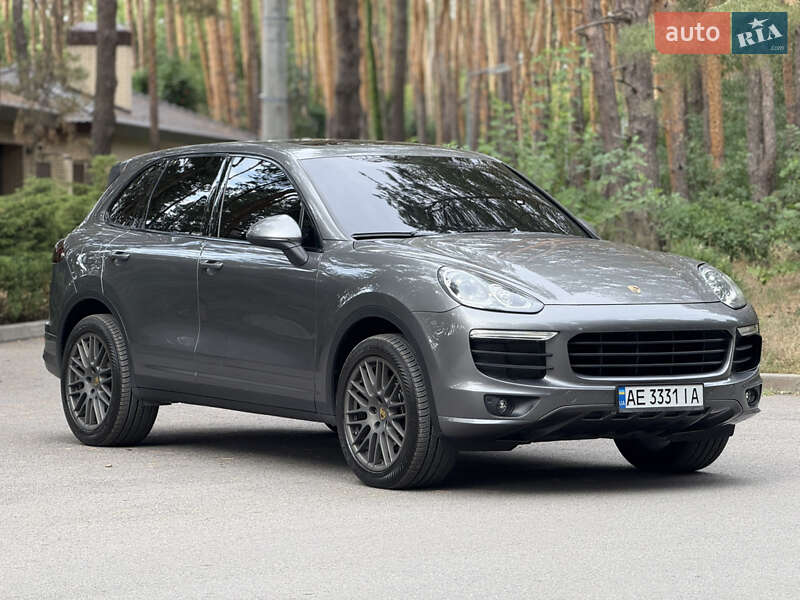 Внедорожник / Кроссовер Porsche Cayenne 2015 в Новомосковске