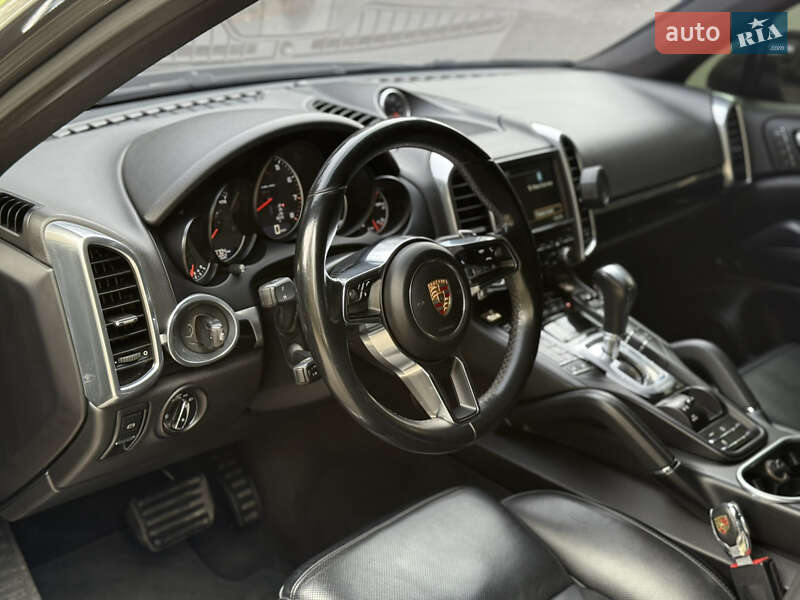 Внедорожник / Кроссовер Porsche Cayenne 2015 в Новомосковске