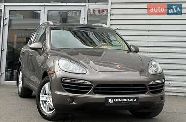 Позашляховик / Кросовер Porsche Cayenne 2012 в 