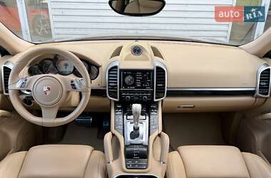 Позашляховик / Кросовер Porsche Cayenne 2012 в 