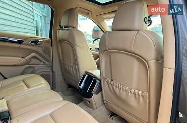 Позашляховик / Кросовер Porsche Cayenne 2012 в 