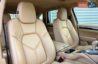 Позашляховик / Кросовер Porsche Cayenne 2012 в 