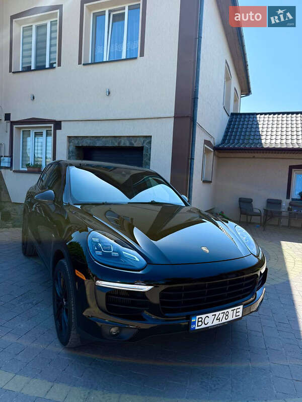 Внедорожник / Кроссовер Porsche Cayenne 2014 в 