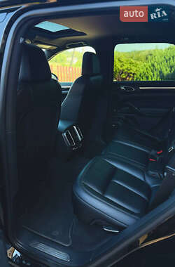 Внедорожник / Кроссовер Porsche Cayenne 2014 в 