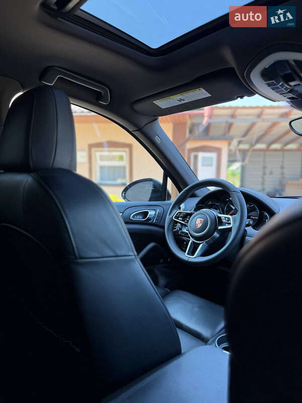 Позашляховик / Кросовер Porsche Cayenne 2014 в Івано-Франківську