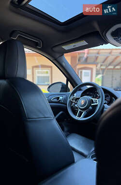 Внедорожник / Кроссовер Porsche Cayenne 2014 в 