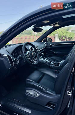 Внедорожник / Кроссовер Porsche Cayenne 2014 в 
