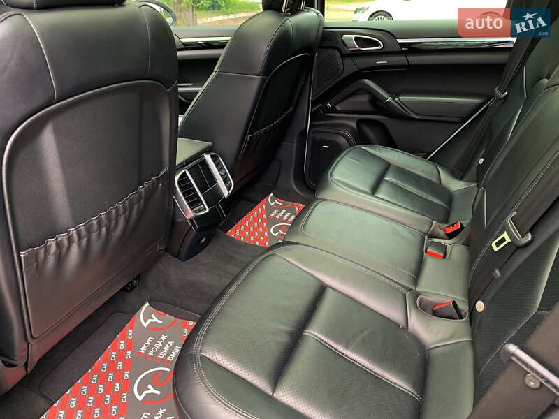 Позашляховик / Кросовер Porsche Cayenne 2014 в Києві