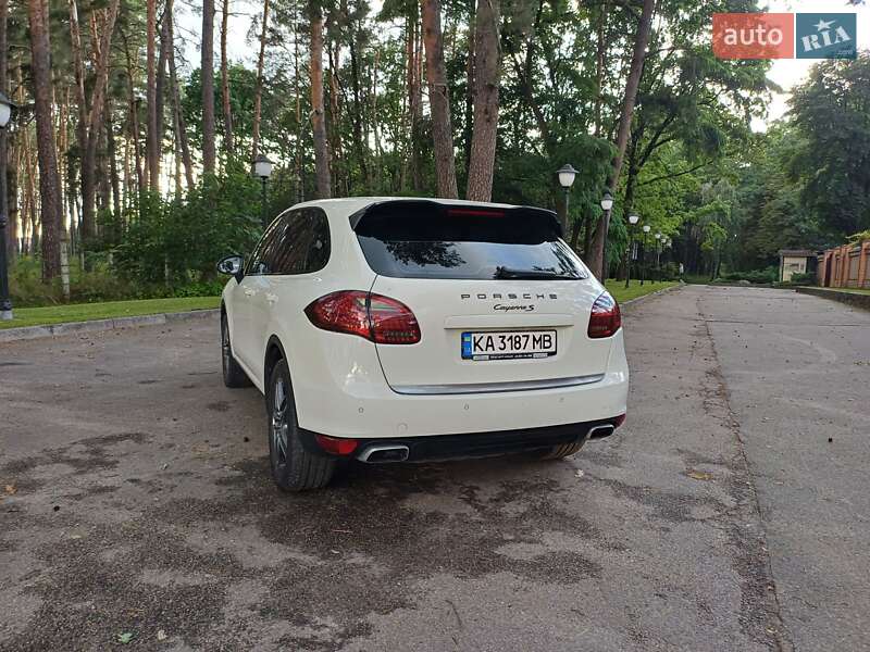 Позашляховик / Кросовер Porsche Cayenne 2011 в Чернігові
