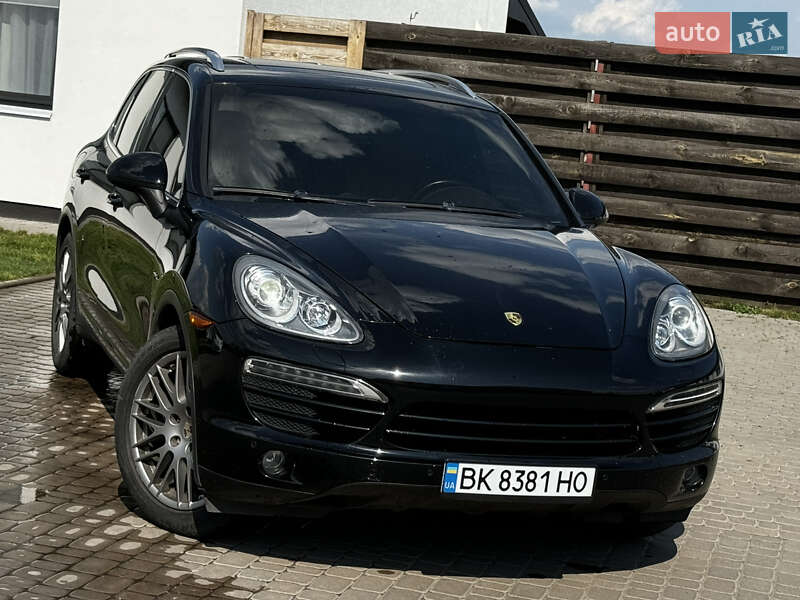 Внедорожник / Кроссовер Porsche Cayenne 2011 в 