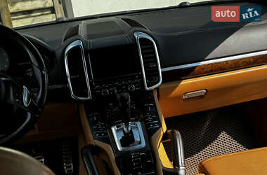 Внедорожник / Кроссовер Porsche Cayenne 2011 в 