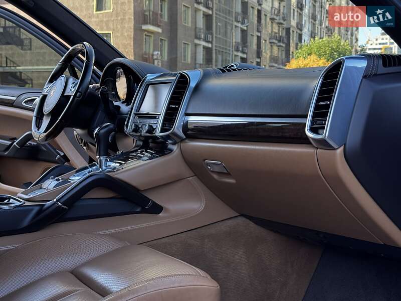 Внедорожник / Кроссовер Porsche Cayenne 2012 в Одессе