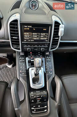 Внедорожник / Кроссовер Porsche Cayenne 2015 в 