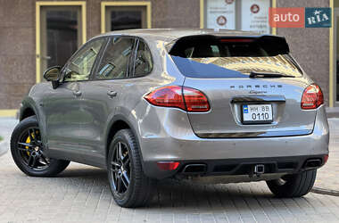 Внедорожник / Кроссовер Porsche Cayenne 2013 в 