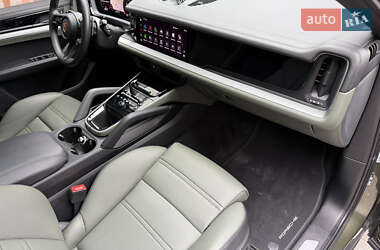 Внедорожник / Кроссовер Porsche Cayenne 2023 в 