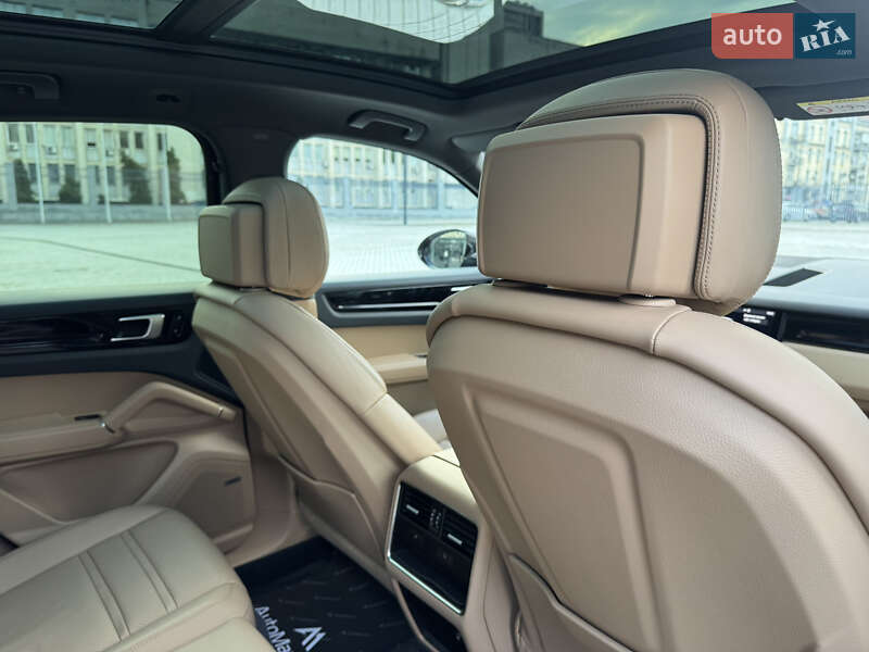 Внедорожник / Кроссовер Porsche Cayenne 2018 в Киеве