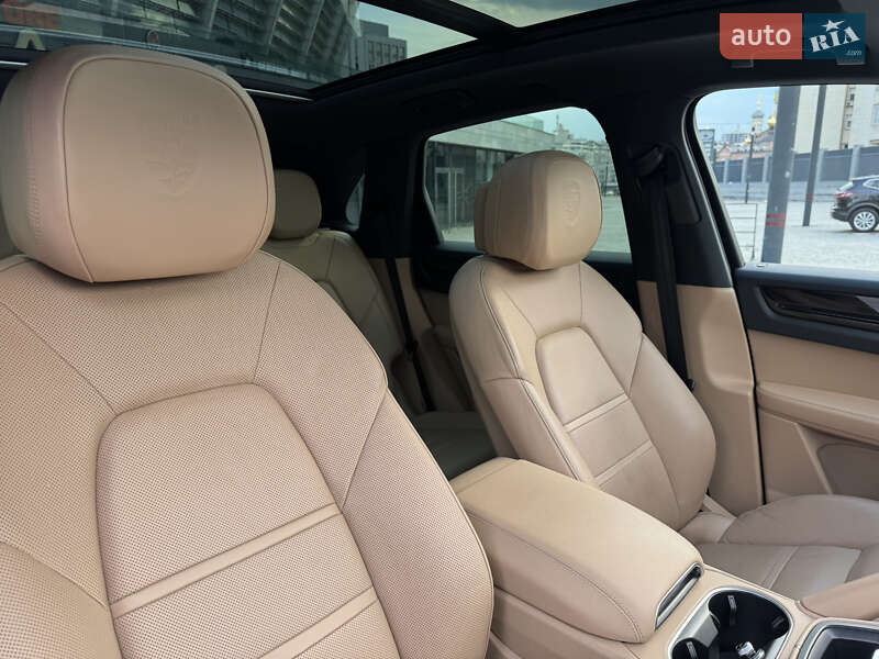 Внедорожник / Кроссовер Porsche Cayenne 2018 в Киеве