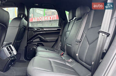 Внедорожник / Кроссовер Porsche Cayenne 2012 в 