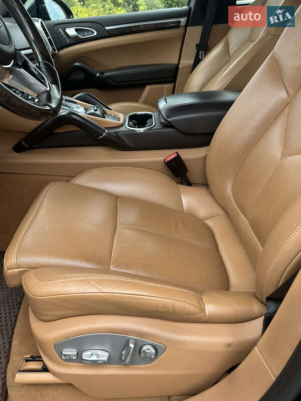 Внедорожник / Кроссовер Porsche Cayenne 2015 в Киеве фото 16 Внедорожник / Кроссовер Porsche Cayenne 2015 в Киеве