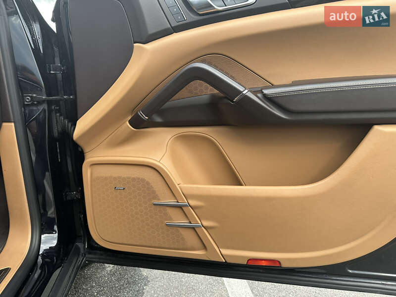 Внедорожник / Кроссовер Porsche Cayenne 2015 в Киеве фото 19 Внедорожник / Кроссовер Porsche Cayenne 2015 в Киеве