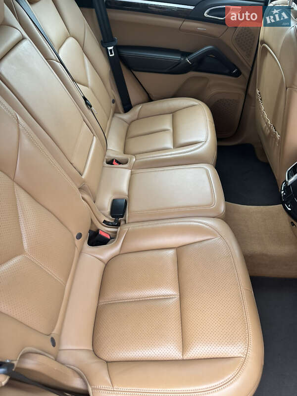 Внедорожник / Кроссовер Porsche Cayenne 2015 в Киеве фото 23 Внедорожник / Кроссовер Porsche Cayenne 2015 в Киеве