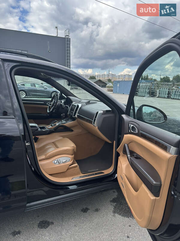 Внедорожник / Кроссовер Porsche Cayenne 2015 в Киеве фото 29 Внедорожник / Кроссовер Porsche Cayenne 2015 в Киеве