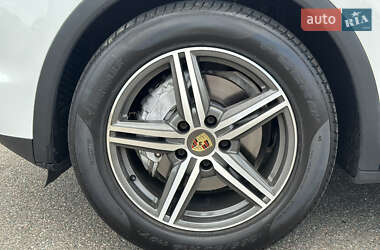 Внедорожник / Кроссовер Porsche Cayenne 2013 в 