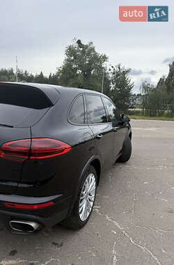 Внедорожник / Кроссовер Porsche Cayenne 2017 в 