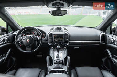 Внедорожник / Кроссовер Porsche Cayenne 2010 в 
