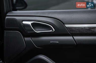 Внедорожник / Кроссовер Porsche Cayenne 2010 в 