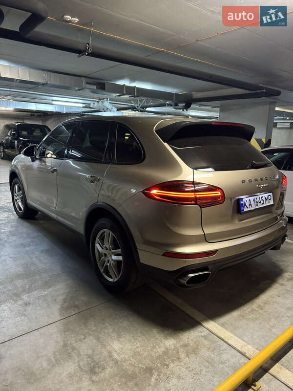 Позашляховик / Кросовер Porsche Cayenne 2015 в Києві