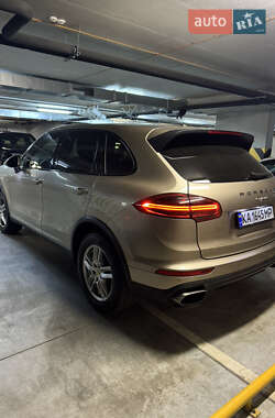 Внедорожник / Кроссовер Porsche Cayenne 2015 в 